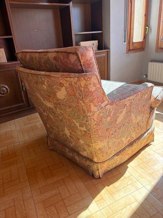 Sillón de tela estampado