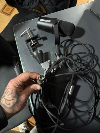 Microfono Shure con asta e cavo