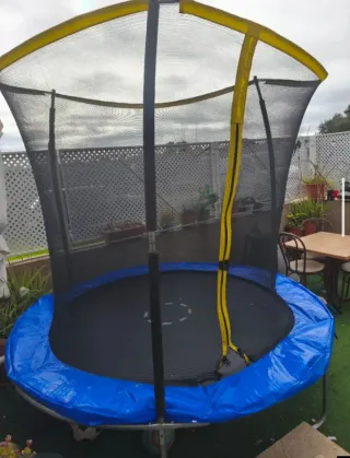 Cama elástica con red de seguridad