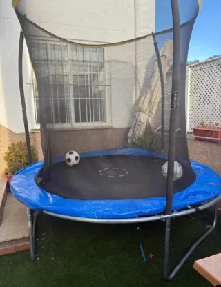 Cama elástica con red de seguridad