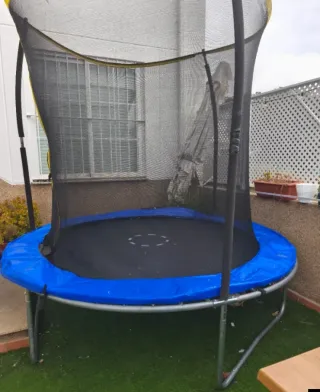 Cama elástica con red de seguridad