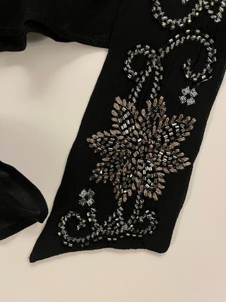 Blusa fular con abalorios Zara