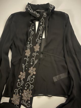 Blusa fular con abalorios Zara