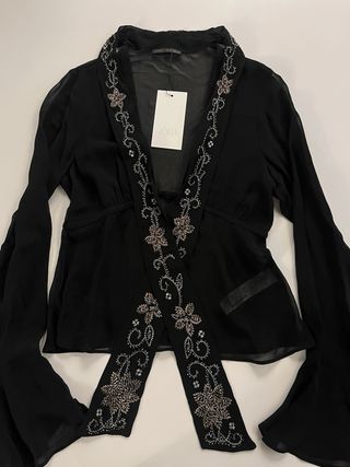 Blusa fular con abalorios Zara