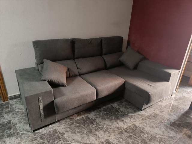 Sofás chaise longue con puffs y cojines