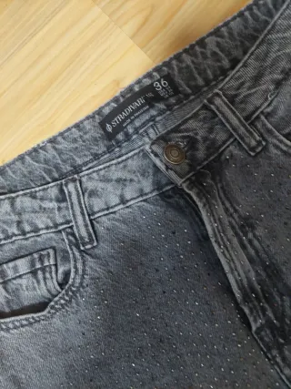 Pantalón Stradivarius gris con brillos Talla M .