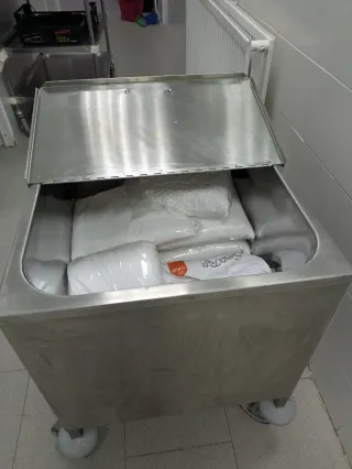 Harinero Acero Inox Grande con Ruedas