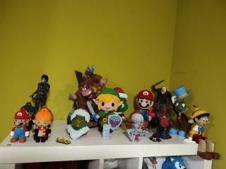 Figuras de colección variadas