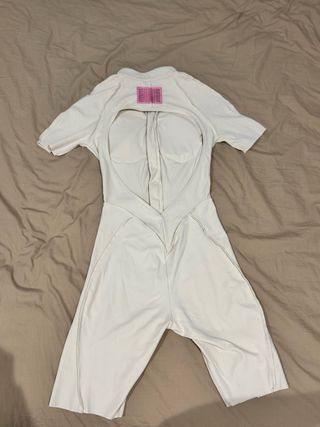 Mono deportivo espalda descubierta