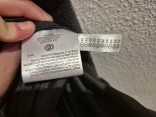 Chaqueta gris de mujer.