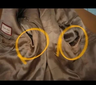 Americana beige oscura de Emidio Tucci.