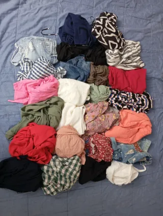 Lote 26 prendas: monos y otros