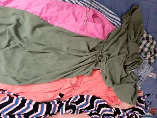 Lote 26 prendas: monos y otros