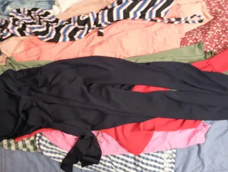 Lote 26 prendas: monos y otros