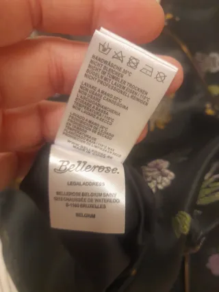 Chaqueta bomber reversible. Por un lado, estampada