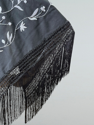 Manton Flamenco Negro Bordado Flores