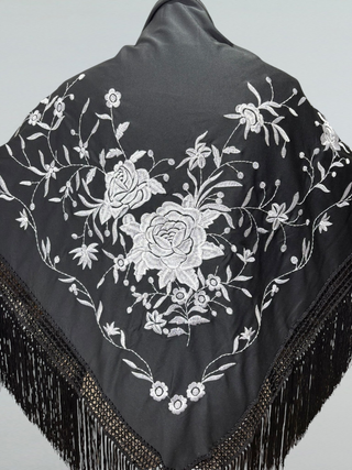 Manton Flamenco Negro Bordado Flores