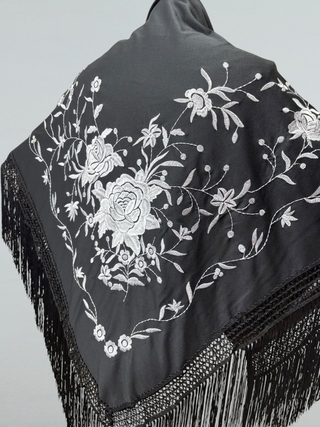 Manton Flamenco Negro Bordado Flores