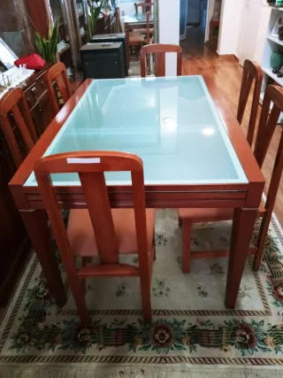 Tavolo da pranzo e 6 sedie in legno e vetro