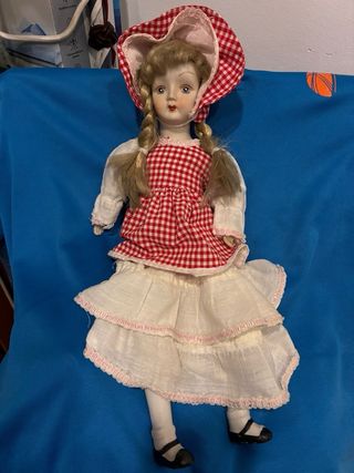 Muñeca porcelana antigua vestida
