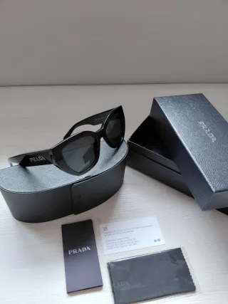 Gafas de sol Prada negras