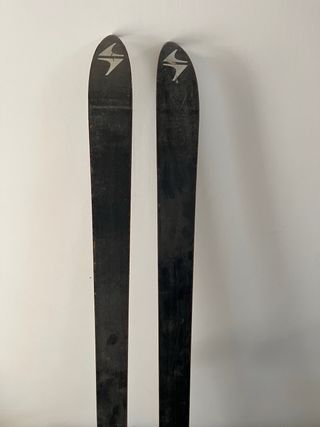 Esquís de alta gama antiguos
