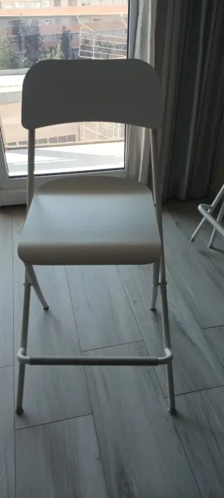 Dos Taburetes alto plegable Ikea blanco
