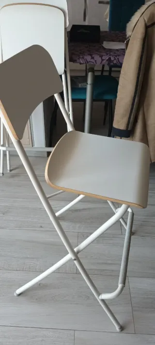 Dos Taburetes alto plegable Ikea blanco
