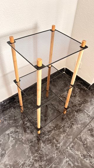 Estantería de bambú y metal negra