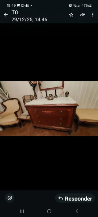 Descalzadora Luis XV madera caoba y tapizada beige