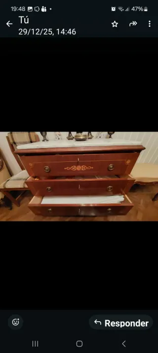 Descalzadora Luis XV madera caoba y tapizada beige