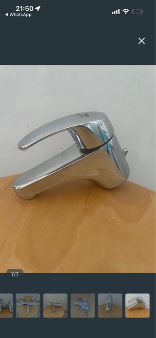 Grifos de metal plateado