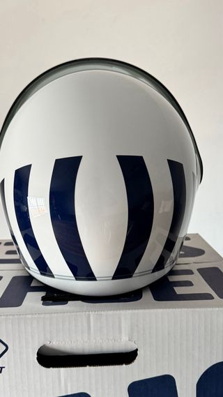 Casco Shoei Glamster Resurrection+ Guantes Rev’it.