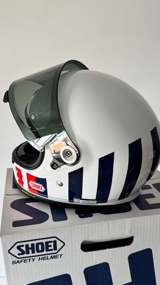 Casco Shoei Glamster Resurrection+ Guantes Rev’it.