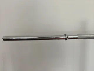 Barra de gimnasio cromada