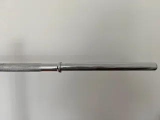 Barra de gimnasio cromada