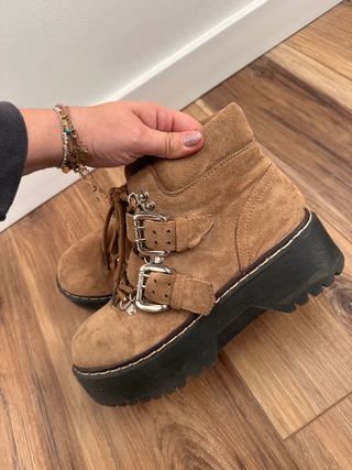 Botines marrones con hebillas