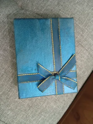 Conjunto de joyería: pulsera, pendientes y colgant