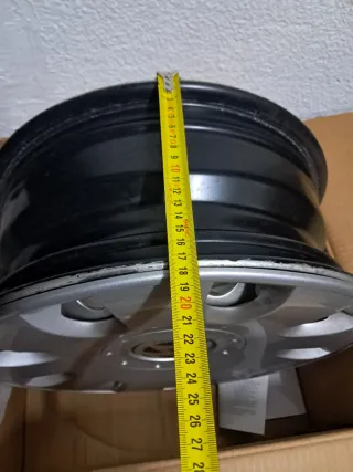 4 Tapacubos y llantas VW Originales