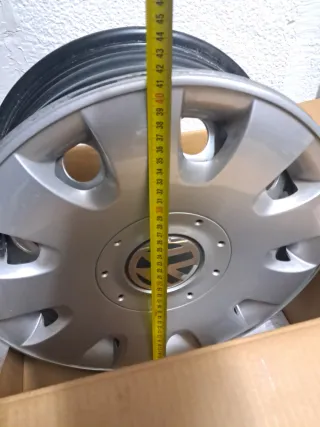 4 Tapacubos y llantas VW Originales