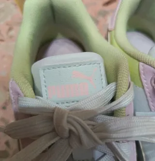 Scarpe Puma rosa e bianche