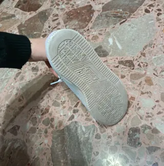 Scarpe Puma rosa e bianche