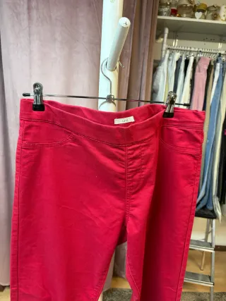 Pantalón vaquero rojo talla 44