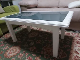 Tavolo da centro bianco con piano in vetro