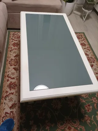 Tavolo da centro bianco con piano in vetro