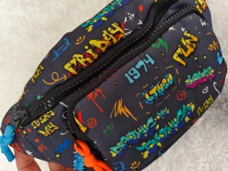 Riñonera Zara juvenil graffiti