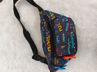 Riñonera Zara juvenil graffiti