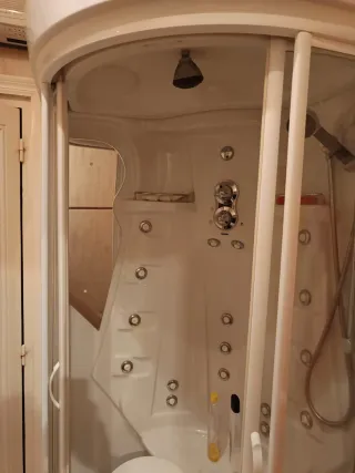 Cabina de ducha con hidromasaje