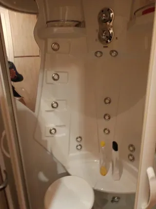 Cabina de ducha con hidromasaje