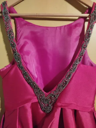 Vestido de fiesta rosa con pedrería